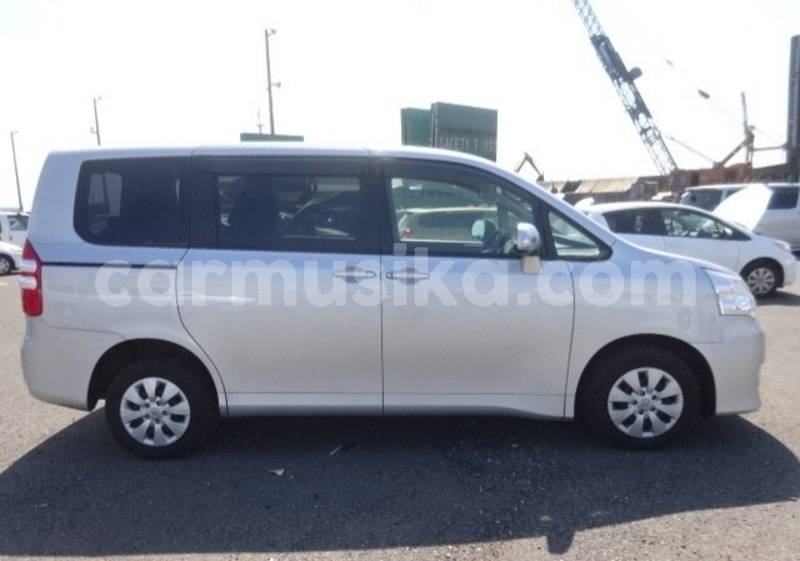 Big with watermark toyota noah matabeleland south beitbridge 26249