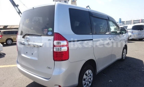 Nunua Ilio tumika Toyota Noah Fedha Gari ndani ya Beitbridge nchini Matabeleland Kusini Nunua Ilio tumika Toyota Noah Fedha Gari ndani ya Beitbridge nchini Matabeleland Kusini