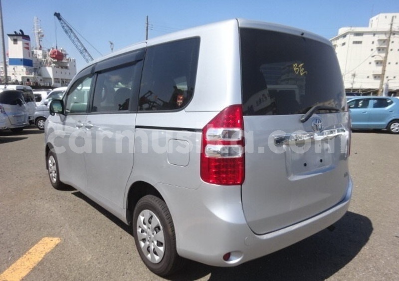 Big with watermark toyota noah matabeleland south beitbridge 26249