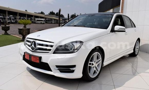 Tenga Tsaru Mercedes‒Benz CLK-klasse AMG Chena Mota in Beitbridge in Matabeleland South