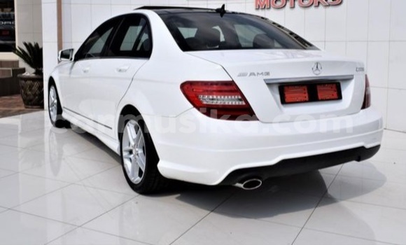 Acheter Occasion Voiture Mercedes‒Benz CLK-klasse AMG Blanc à Beitbridge, Matabeleland South Acheter Occasion Voiture Mercedes‒Benz CLK-klasse AMG Blanc à Beitbridge, Matabeleland South