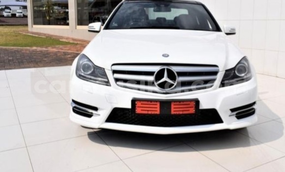 Acheter Occasion Voiture Mercedes‒Benz CLK-klasse AMG Blanc à Beitbridge, Matabeleland South Acheter Occasion Voiture Mercedes‒Benz CLK-klasse AMG Blanc à Beitbridge, Matabeleland South