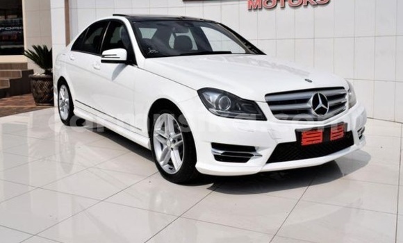 Acheter Occasion Voiture Mercedes‒Benz CLK-klasse AMG Blanc à Beitbridge, Matabeleland South Acheter Occasion Voiture Mercedes‒Benz CLK-klasse AMG Blanc à Beitbridge, Matabeleland South