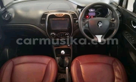 Buy Used Renault Duster White Car in Beitbridge in Matabeleland South Buy Used Renault Duster White Car in Beitbridge in Matabeleland South