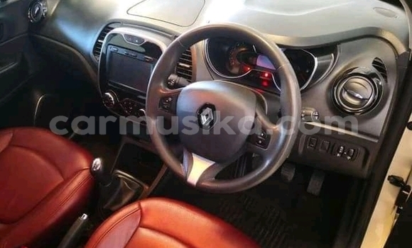 Buy Used Renault Duster White Car in Beitbridge in Matabeleland South Buy Used Renault Duster White Car in Beitbridge in Matabeleland South