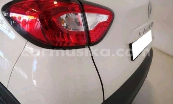 Buy Used Renault Duster White Car in Beitbridge in Matabeleland South Buy Used Renault Duster White Car in Beitbridge in Matabeleland South