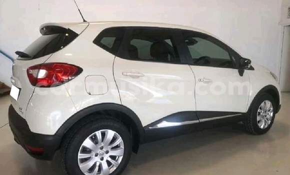 Buy Used Renault Duster White Car in Beitbridge in Matabeleland South Buy Used Renault Duster White Car in Beitbridge in Matabeleland South