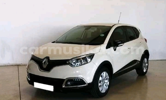 Buy Used Renault Duster White Car in Beitbridge in Matabeleland South Buy Used Renault Duster White Car in Beitbridge in Matabeleland South