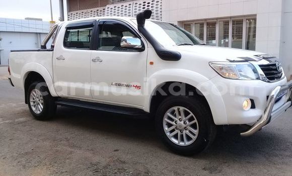 Buy Used Toyota Hilux White Car in Beitbridge in Matabeleland South Buy Used Toyota Hilux White Car in Beitbridge in Matabeleland South