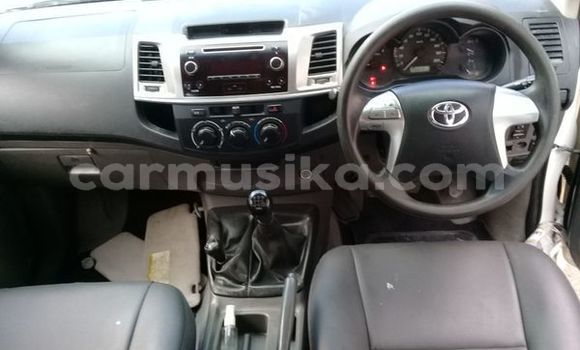 Buy Used Toyota Hilux White Car in Beitbridge in Matabeleland South Buy Used Toyota Hilux White Car in Beitbridge in Matabeleland South