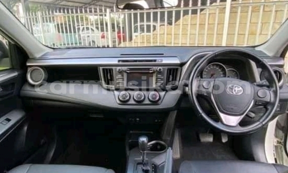 Buy Used Toyota RAV4 White Car in Beitbridge in Matabeleland South Buy Used Toyota RAV4 White Car in Beitbridge in Matabeleland South