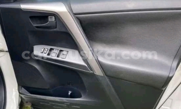 Buy Used Toyota RAV4 White Car in Beitbridge in Matabeleland South Buy Used Toyota RAV4 White Car in Beitbridge in Matabeleland South