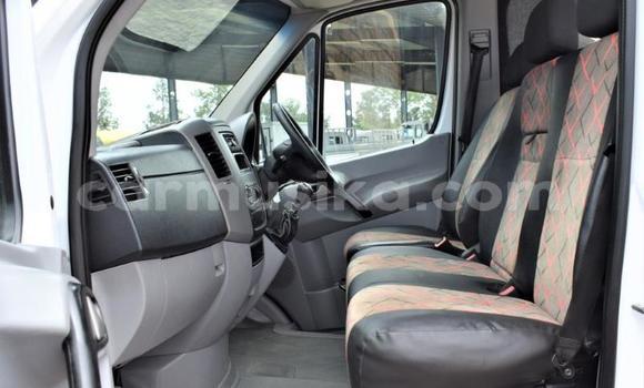 Tenga Tsaru Mercedes‒Benz Sprinter Chena Rori in Beitbridge in Matabeleland South Tenga Tsaru Mercedes‒Benz Sprinter Chena Rori in Beitbridge in Matabeleland South