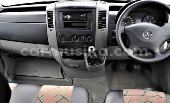 Tenga Tsaru Mercedes‒Benz Sprinter Chena Rori in Beitbridge in Matabeleland South Tenga Tsaru Mercedes‒Benz Sprinter Chena Rori in Beitbridge in Matabeleland South