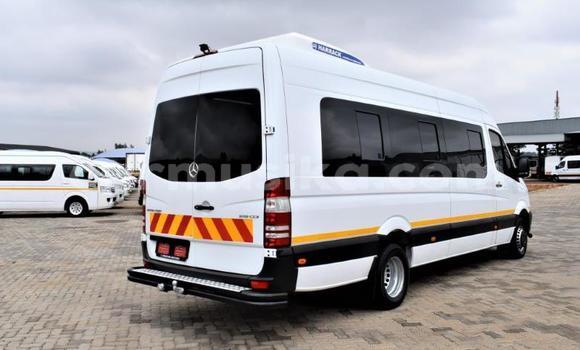 Tenga Tsaru Mercedes‒Benz Sprinter Chena Rori in Beitbridge in Matabeleland South Tenga Tsaru Mercedes‒Benz Sprinter Chena Rori in Beitbridge in Matabeleland South