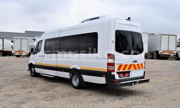 Tenga Tsaru Mercedes‒Benz Sprinter Chena Rori in Beitbridge in Matabeleland South Tenga Tsaru Mercedes‒Benz Sprinter Chena Rori in Beitbridge in Matabeleland South