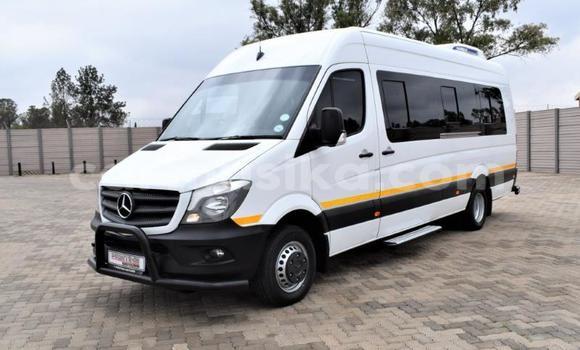 Tenga Tsaru Mercedes‒Benz Sprinter Chena Rori in Beitbridge in Matabeleland South Tenga Tsaru Mercedes‒Benz Sprinter Chena Rori in Beitbridge in Matabeleland South