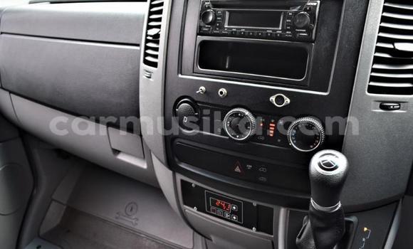 Tenga Tsaru Mercedes‒Benz Sprinter Chena Rori in Beitbridge in Matabeleland South Tenga Tsaru Mercedes‒Benz Sprinter Chena Rori in Beitbridge in Matabeleland South