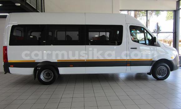 Acheter Occasion Utilitaire Mercedes‒Benz Sprinter Blanc à Beitbridge, Matabeleland South Acheter Occasion Utilitaire Mercedes‒Benz Sprinter Blanc à Beitbridge, Matabeleland South