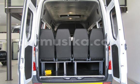 Acheter Occasion Utilitaire Mercedes‒Benz Sprinter Blanc à Beitbridge, Matabeleland South Acheter Occasion Utilitaire Mercedes‒Benz Sprinter Blanc à Beitbridge, Matabeleland South