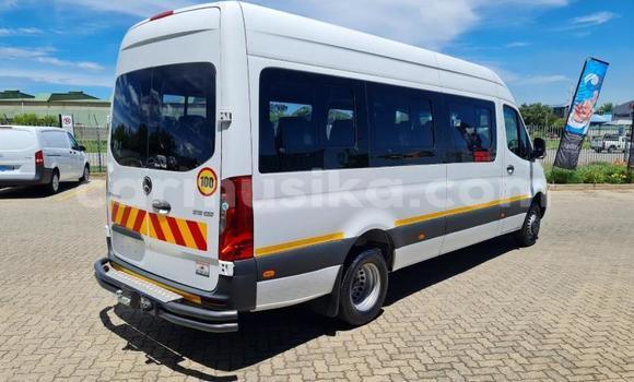 Acheter Occasion Utilitaire Mercedes‒Benz Sprinter Blanc à Beitbridge, Matabeleland South Acheter Occasion Utilitaire Mercedes‒Benz Sprinter Blanc à Beitbridge, Matabeleland South