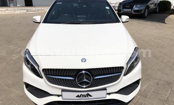 Acheter Occasion Voiture Mercedes-Benz C250 coupe Blanc à Beitbridge, Matabeleland South Acheter Occasion Voiture Mercedes-Benz C250 coupe Blanc à Beitbridge, Matabeleland South