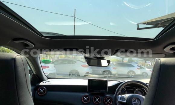 Acheter Occasion Voiture Mercedes-Benz C250 coupe Blanc à Beitbridge, Matabeleland South Acheter Occasion Voiture Mercedes-Benz C250 coupe Blanc à Beitbridge, Matabeleland South