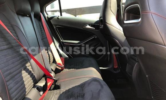 Acheter Occasion Voiture Mercedes-Benz C250 coupe Blanc à Beitbridge, Matabeleland South Acheter Occasion Voiture Mercedes-Benz C250 coupe Blanc à Beitbridge, Matabeleland South