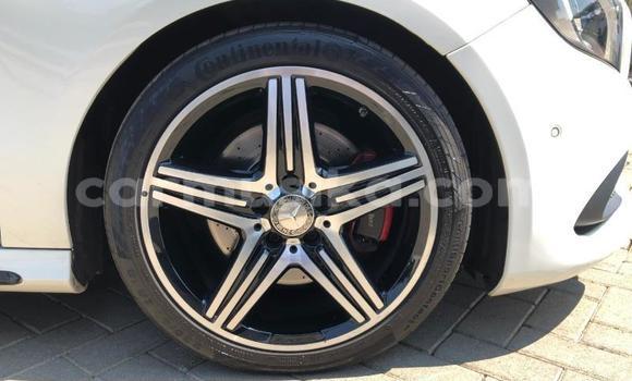 Acheter Occasion Voiture Mercedes-Benz C250 coupe Blanc à Beitbridge, Matabeleland South Acheter Occasion Voiture Mercedes-Benz C250 coupe Blanc à Beitbridge, Matabeleland South