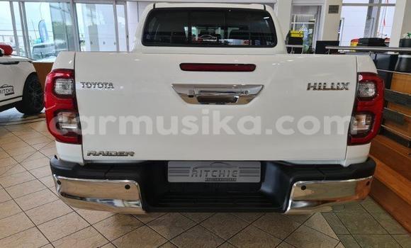 Tenga Tsaru Toyota Hilux Chena Mota in Beitbridge in Matabeleland South Tenga Tsaru Toyota Hilux Chena Mota in Beitbridge in Matabeleland South