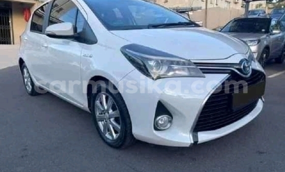 Buy Used Toyota Yaris White Car in Beitbridge in Matabeleland South Buy Used Toyota Yaris White Car in Beitbridge in Matabeleland South
