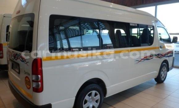 Tenga Tsaru Toyota Hiace Chena Mota in Beitbridge in Matabeleland South Tenga Tsaru Toyota Hiace Chena Mota in Beitbridge in Matabeleland South