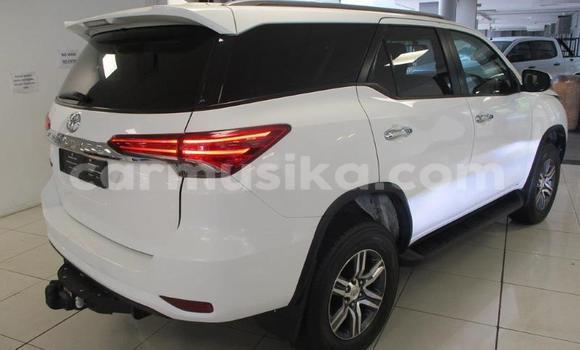 Tenga Tsaru Toyota Fortuner Chena Mota in Beitbridge in Matabeleland South Tenga Tsaru Toyota Fortuner Chena Mota in Beitbridge in Matabeleland South