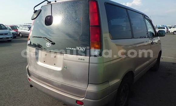 Acheter Occasion Voiture Toyota Noah Autre à Beitbridge, Matabeleland South Acheter Occasion Voiture Toyota Noah Autre à Beitbridge, Matabeleland South