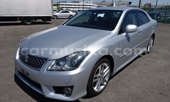 Buy Used Toyota Crown White Car in Beitbridge in Matabeleland South Buy Used Toyota Crown White Car in Beitbridge in Matabeleland South