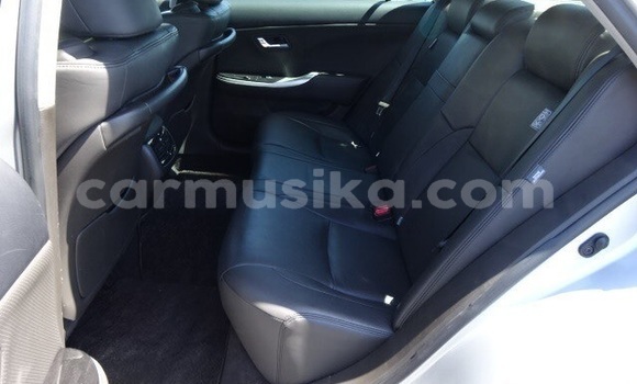 Buy Used Toyota Crown White Car in Beitbridge in Matabeleland South Buy Used Toyota Crown White Car in Beitbridge in Matabeleland South