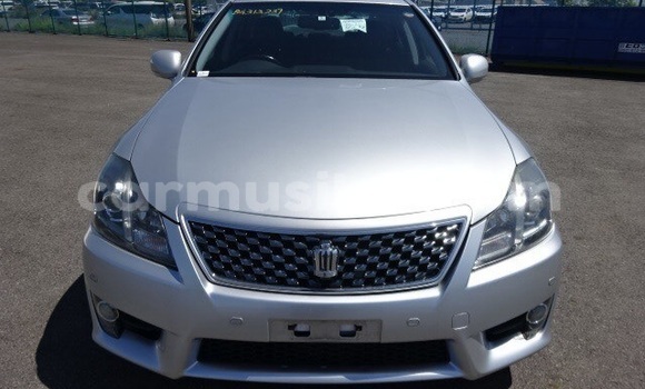 Buy Used Toyota Crown White Car in Beitbridge in Matabeleland South Buy Used Toyota Crown White Car in Beitbridge in Matabeleland South