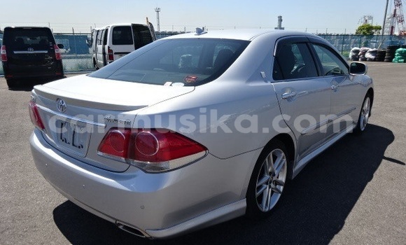 Buy Used Toyota Crown White Car in Beitbridge in Matabeleland South Buy Used Toyota Crown White Car in Beitbridge in Matabeleland South