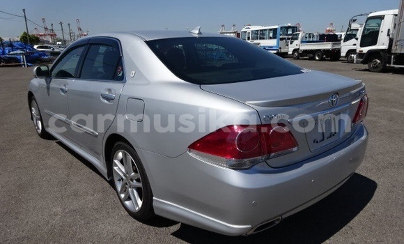 Buy Used Toyota Crown White Car in Beitbridge in Matabeleland South Buy Used Toyota Crown White Car in Beitbridge in Matabeleland South