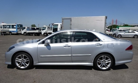 Buy Used Toyota Crown White Car in Beitbridge in Matabeleland South Buy Used Toyota Crown White Car in Beitbridge in Matabeleland South