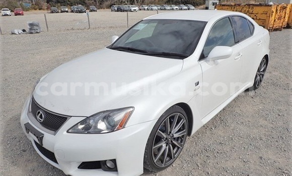 Tenga Tsaru Toyota Kluger Chena Mota in Beitbridge in Matabeleland South