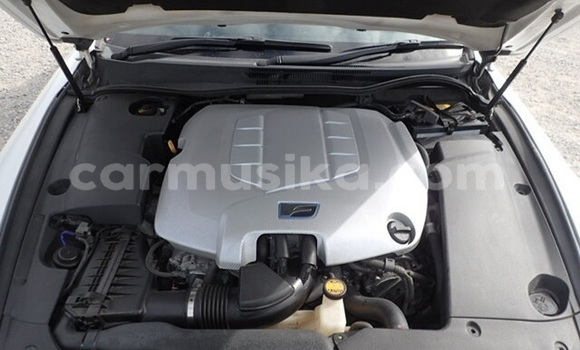 Tenga Tsaru Toyota Kluger Chena Mota in Beitbridge in Matabeleland South Tenga Tsaru Toyota Kluger Chena Mota in Beitbridge in Matabeleland South