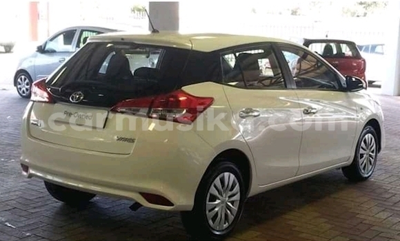 Buy Used Toyota Yaris Blue Car in Beitbridge in Matabeleland South Buy Used Toyota Yaris Blue Car in Beitbridge in Matabeleland South