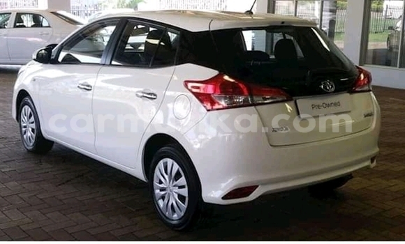 Buy Used Toyota Yaris Blue Car in Beitbridge in Matabeleland South Buy Used Toyota Yaris Blue Car in Beitbridge in Matabeleland South