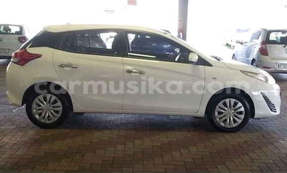 Buy Used Toyota Yaris Blue Car in Beitbridge in Matabeleland South Buy Used Toyota Yaris Blue Car in Beitbridge in Matabeleland South