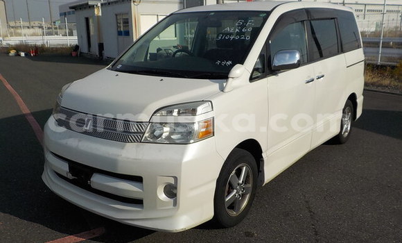 Acheter Occasion Voiture Toyota Voxy Blanc à Beitbridge, Matabeleland South
