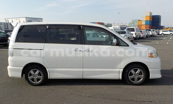 Tenga Tsaru Toyota Voxy Chena Mota in Beitbridge in Matabeleland South Tenga Tsaru Toyota Voxy Chena Mota in Beitbridge in Matabeleland South