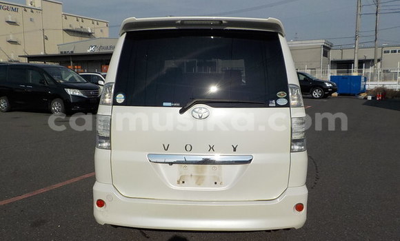 Tenga Tsaru Toyota Voxy Chena Mota in Beitbridge in Matabeleland South Tenga Tsaru Toyota Voxy Chena Mota in Beitbridge in Matabeleland South