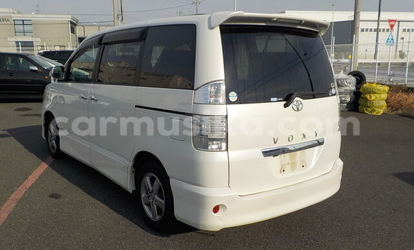 Tenga Tsaru Toyota Voxy Chena Mota in Beitbridge in Matabeleland South Tenga Tsaru Toyota Voxy Chena Mota in Beitbridge in Matabeleland South