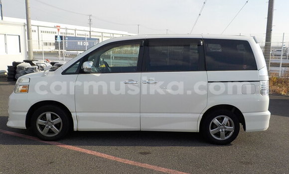 Tenga Tsaru Toyota Voxy Chena Mota in Beitbridge in Matabeleland South Tenga Tsaru Toyota Voxy Chena Mota in Beitbridge in Matabeleland South